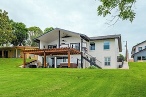 Waterfront 5 BR w/ Hot Tub Sleeps 13!