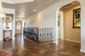 Waterfront 5 BR w/ Hot Tub Sleeps 13!