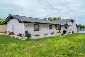 Waterfront 5 BR w/ Hot Tub Sleeps 13!