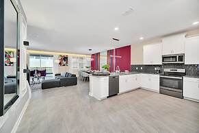 Magical Pool Home, Enchantments Theme Rooms - 9Bd 5Ba 9cg1161