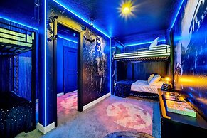 Magical Pool Home, Enchantments Theme Rooms - 9Bd 5Ba 9cg1161