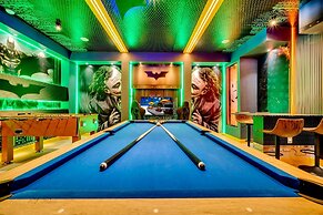 Magical Pool Home, Enchantments Theme Rooms - 9Bd 5Ba 9cg1161