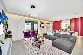 Magical Pool Home, Enchantments Theme Rooms - 9Bd 5Ba 9cg1161