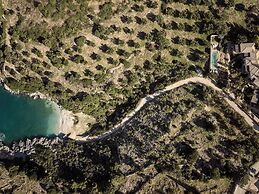 Strofilia Stone Residences