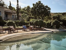 Strofilia Stone Residences