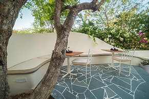 Devraj Villa-A Luxury Homestay with Pool