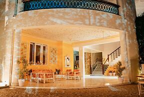 Devraj Villa-A Luxury Homestay with Pool