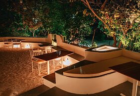 Devraj Villa-A Luxury Homestay with Pool