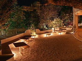 Devraj Villa-A Luxury Homestay with Pool