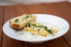 Devraj Villa-A Luxury Homestay with Pool