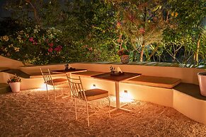 Devraj Villa-A Luxury Homestay with Pool