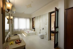 Devraj Villa-A Luxury Homestay with Pool