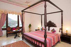 Devraj Villa-A Luxury Homestay with Pool