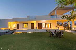 Devraj Villa-A Luxury Homestay with Pool