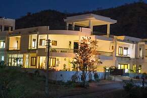 Devraj Villa-A Luxury Homestay with Pool
