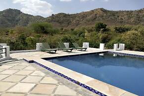 Devraj Villa-A Luxury Homestay with Pool