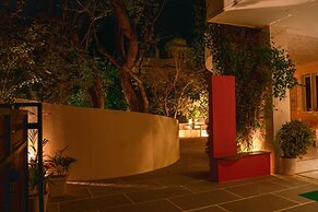 Devraj Villa-A Luxury Homestay with Pool