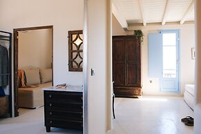 Pink Freud Villas Santorini