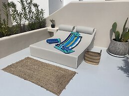 Pink Freud Villas Santorini