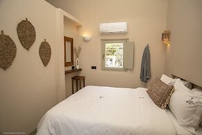 Pink Freud Villas Santorini