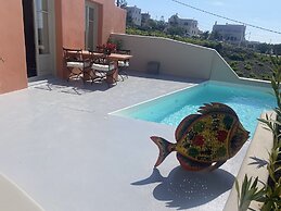 Pink Freud Villas Santorini