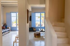 Pink Freud Villas Santorini