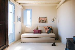 Pink Freud Villas Santorini