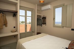 Pink Freud Villas Santorini