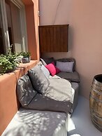 Pink Freud Villas Santorini