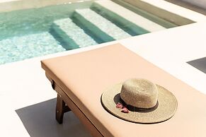 Pink Freud Villas Santorini