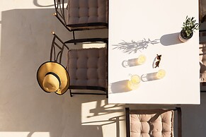 Pink Freud Villas Santorini