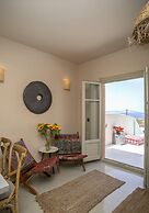 Pink Freud Villas Santorini