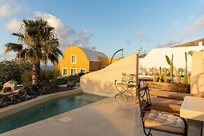 Pink Freud Villas Santorini