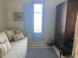 Pink Freud Villas Santorini