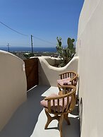 Pink Freud Villas Santorini