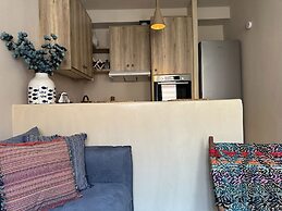 Pink Freud Villas Santorini