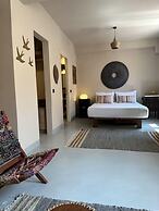 Pink Freud Villas Santorini