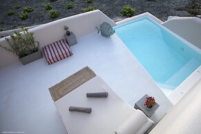 Pink Freud Villas Santorini