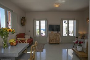 Pink Freud Villas Santorini