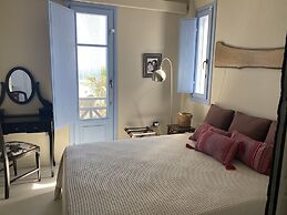 Pink Freud Villas Santorini