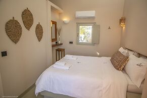 Pink Freud Villas Santorini