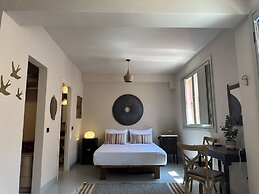 Pink Freud Villas Santorini