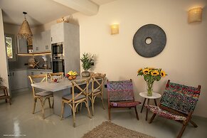 Pink Freud Villas Santorini