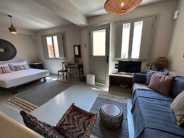 Pink Freud Villas Santorini