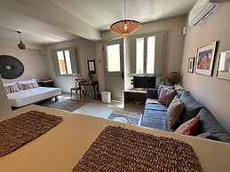 Pink Freud Villas Santorini