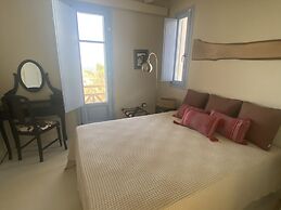 Pink Freud Villas Santorini