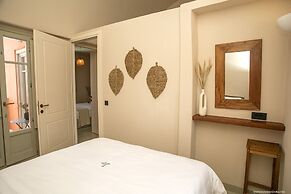 Pink Freud Villas Santorini