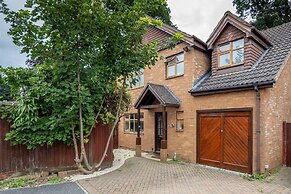 Maidenhead  Pet Friendly  4 Bed House