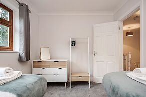 Maidenhead  Pet Friendly  4 Bed House