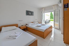 Seagull Apartments & Studios